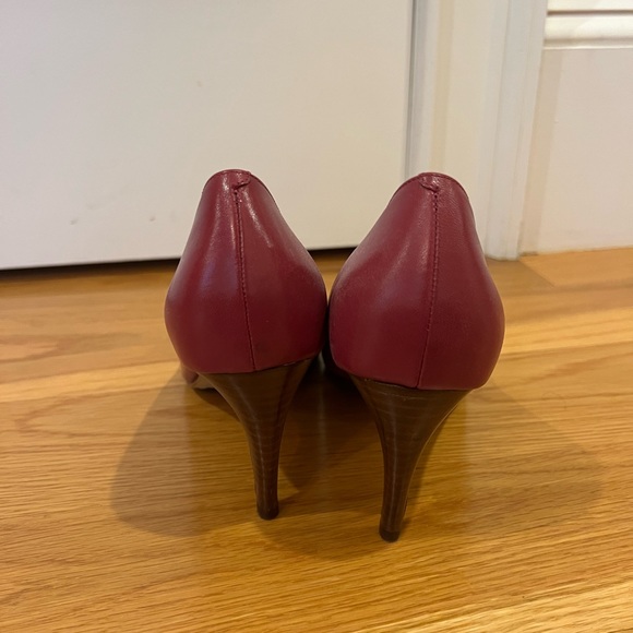 Pretty cole haan shoes in excellent used condition! - Picture 6 of 9